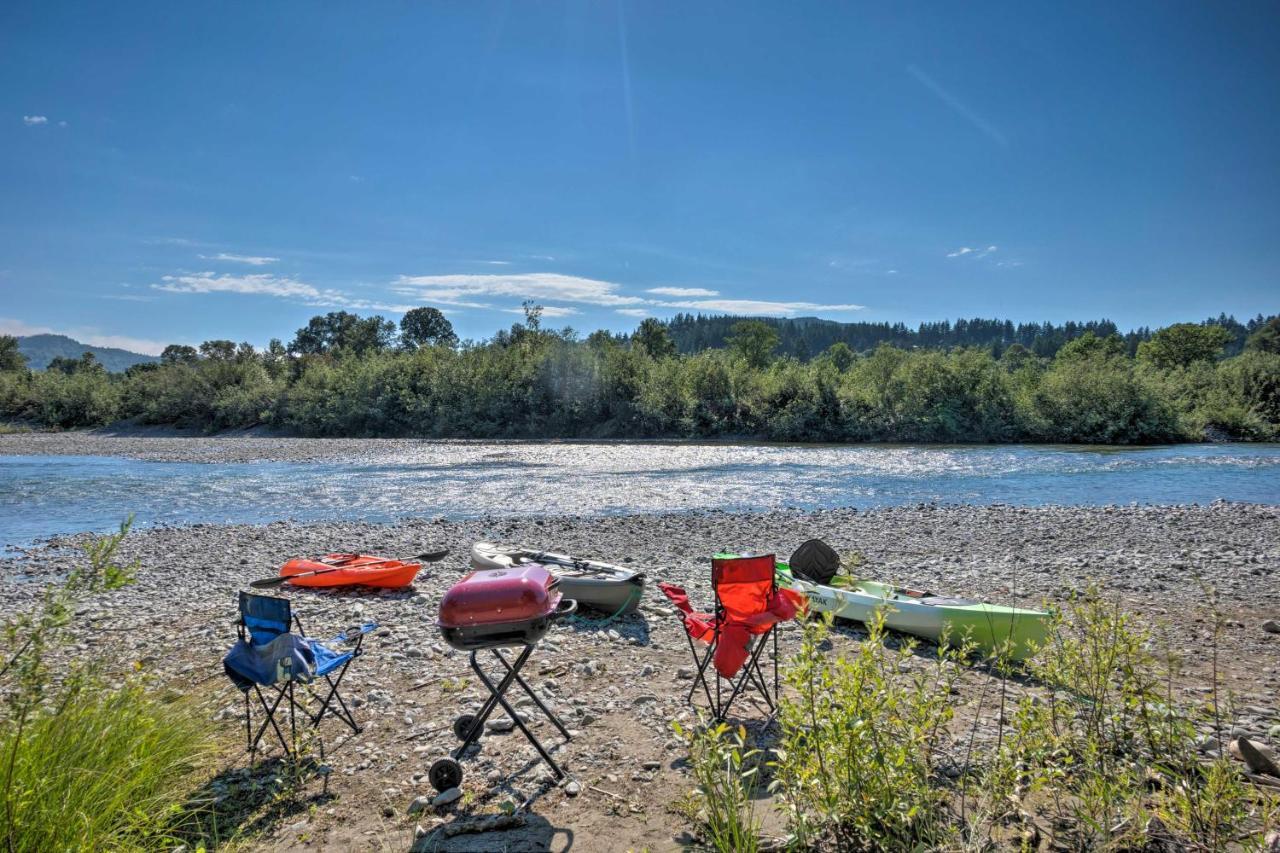 Quaint Riverside Reprieve With Kayaks And Floats! Brookings Eksteriør billede
